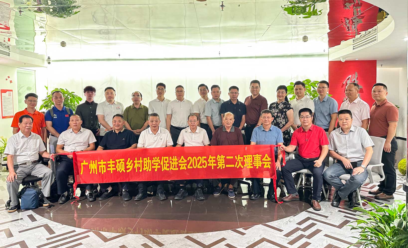 丰硕、鹏湖两促进会湖莅临华体买球（中国）装饰，共筑丰良鹏湖酒店项目新蓝图!